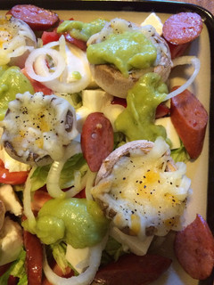 Una foto de Ensalada de hongos rellenos
