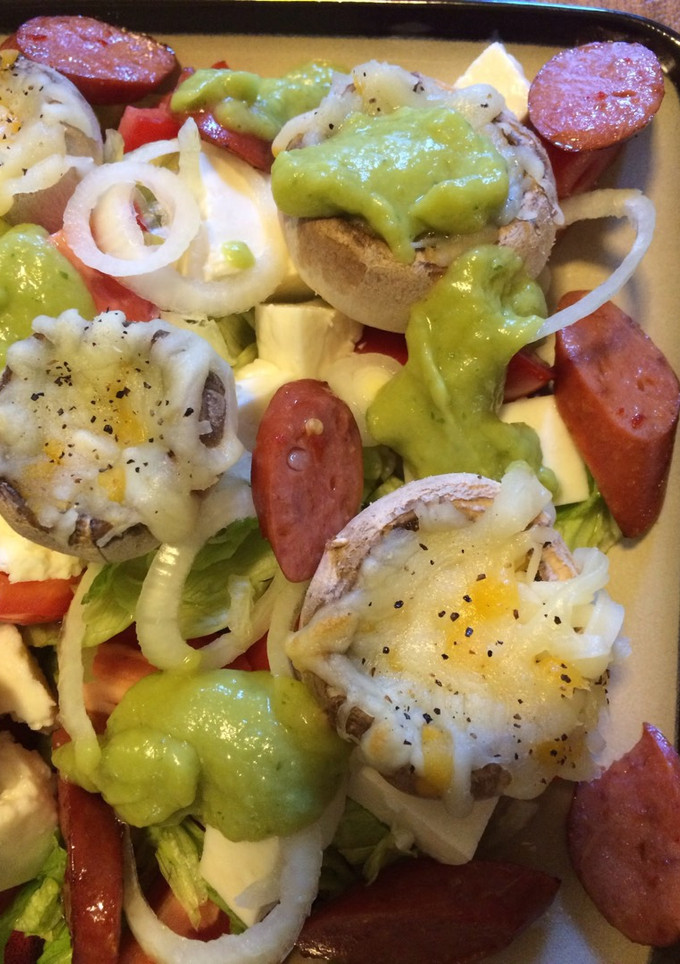 Una foto de Ensalada de hongos rellenos