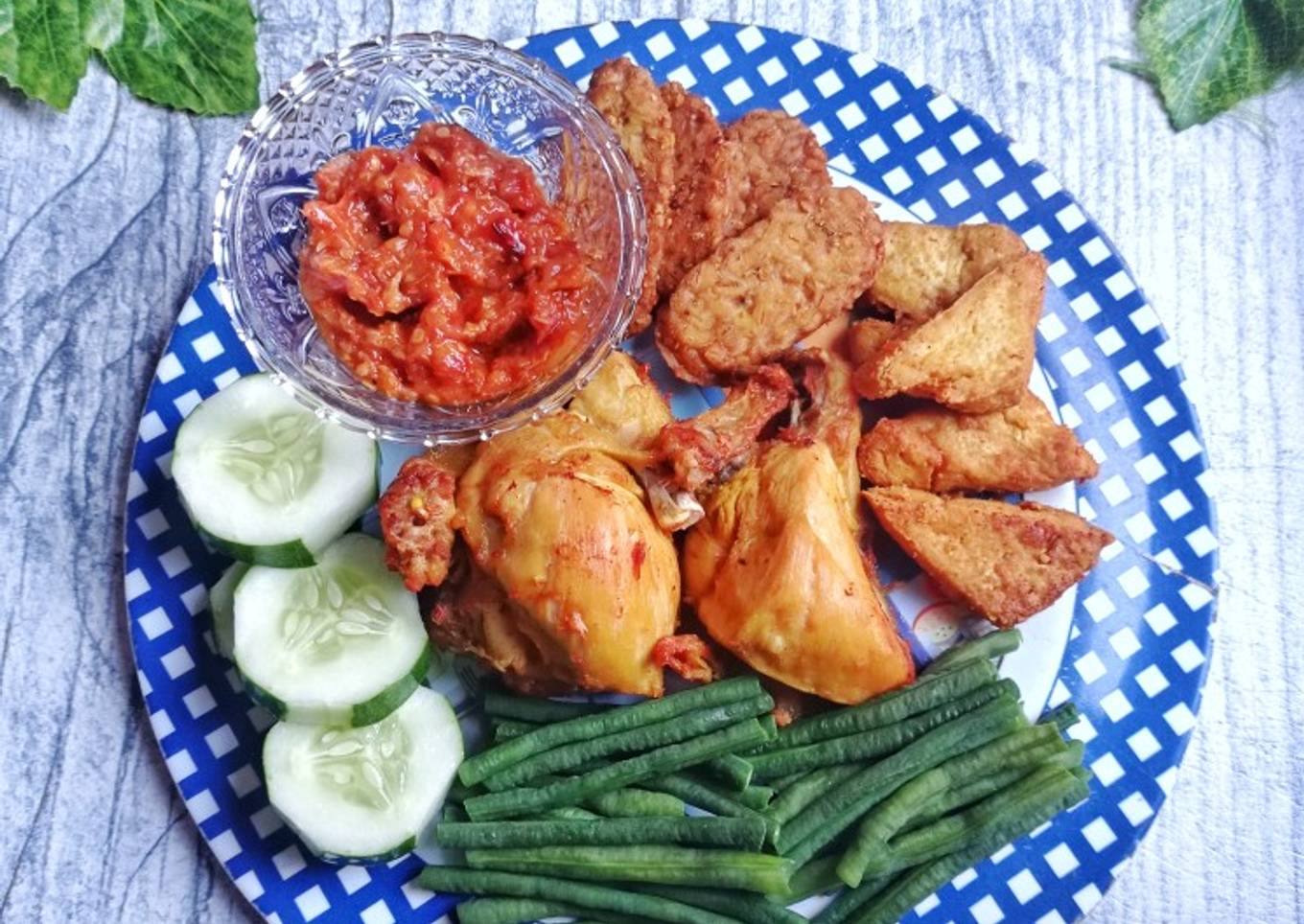 Ayam Goreng Lalapan