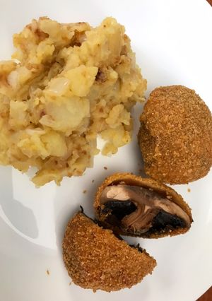 Una foto de Portobello con puré a la mostaza