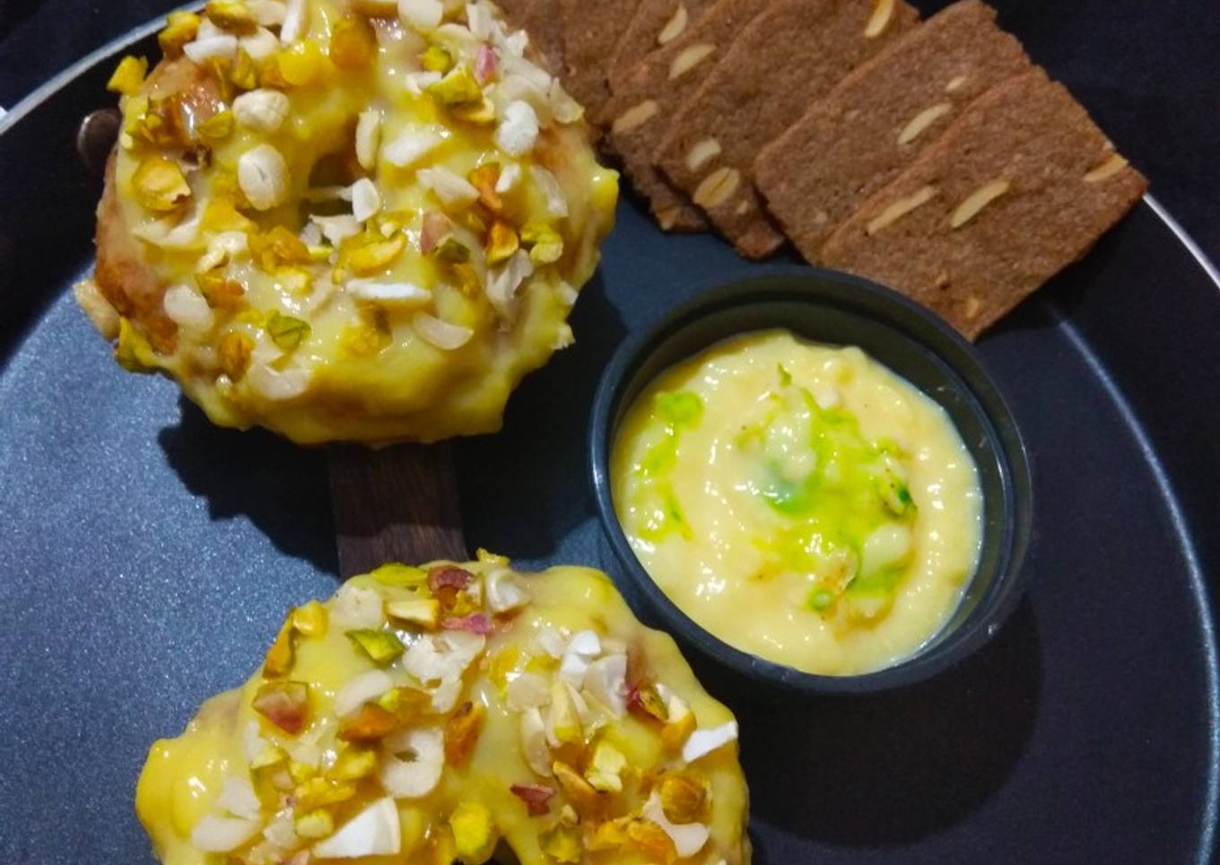 Pista Pudding Baked Doughnut