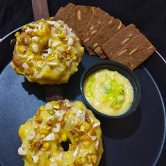 A picture of Pista Pudding Baked Doughnut.