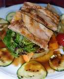 Parrillada de verduras, acompañada de una reducción