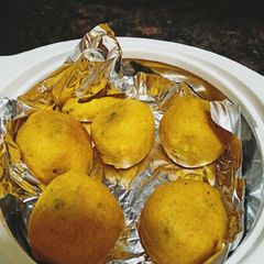 A picture of Batata vada.