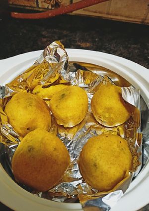 A picture of Batata vada.
