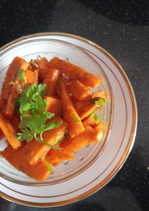 લસણીયા ગાજર (Garlic Carrot Recipe In Gujarati) રેસીપી મુખ્ય ફોટો