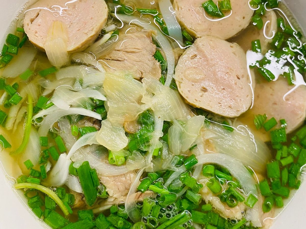 Phở bò nấu trong 2 tiếng, ngon như ngoài tiệm mà không dùng đường, bột ngọt, bột nêm, hay xương ống
