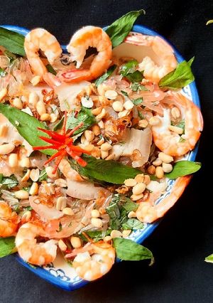 Hình của món Gỏi bưởi tôm thịt.
