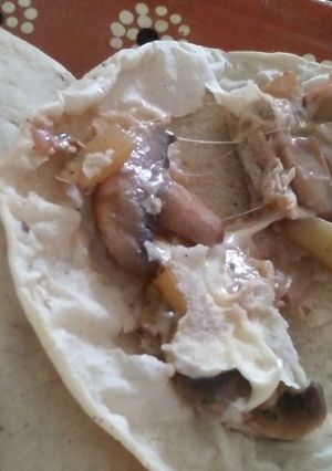 Una foto de Quesadillas de cáscaras de papa