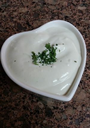 صورة لوصفة طحينية تقدم مع المشاوي