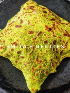 पालक पराठा (palak paratha recipe in marathi) रेसिपी चे मुख्य फोटो