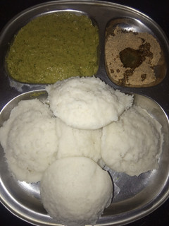 மண் மணக்கும் மதுரை மல்லிகை பூ இட்லி (Madurai mallikaipoo idli recipe in tamil) செய்முறை முக்கிய புகைப்படம்