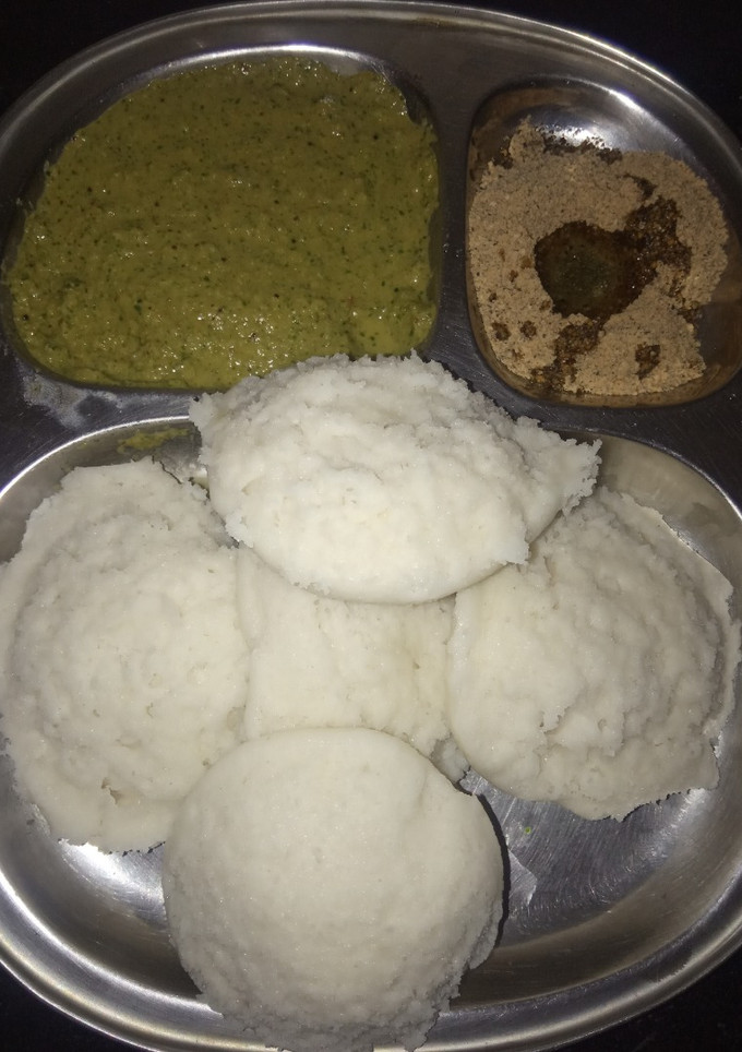மண் மணக்கும் மதுரை மல்லிகை பூ இட்லி (Madurai mallikaipoo idli recipe in tamil) செய்முறை முக்கிய புகைப்படம்