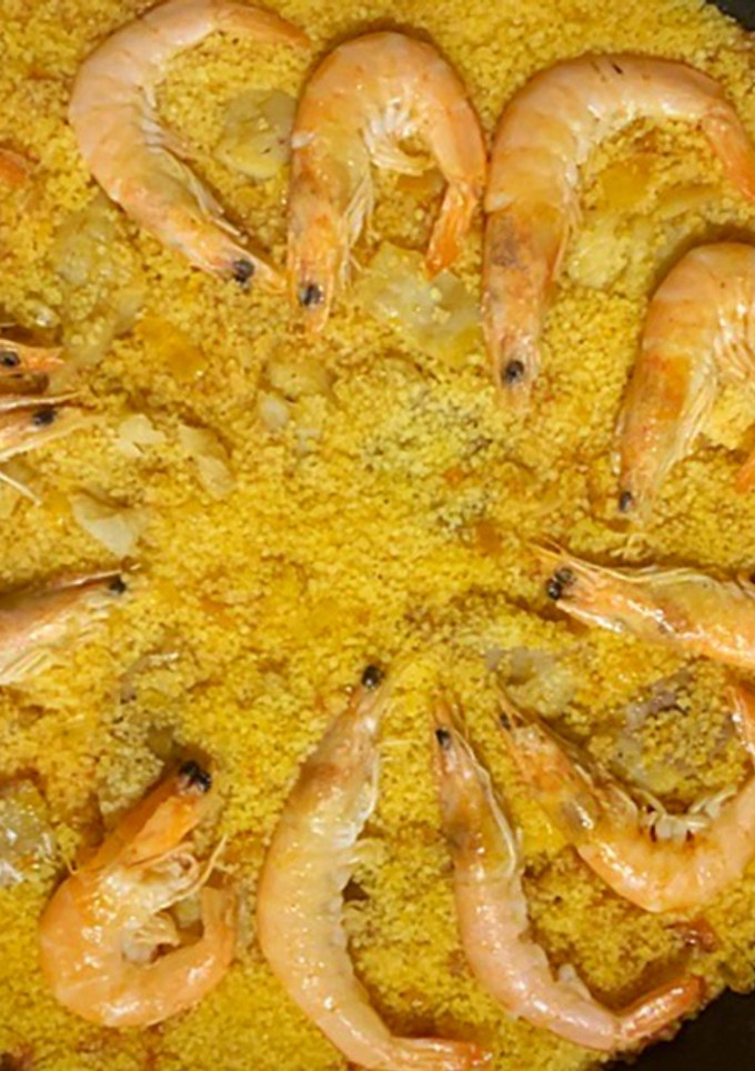 Una foto de Cuscús con abadejo y langostinos