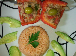 Una foto de Pimiento Morrón Relleno de Ceviche de Atún
