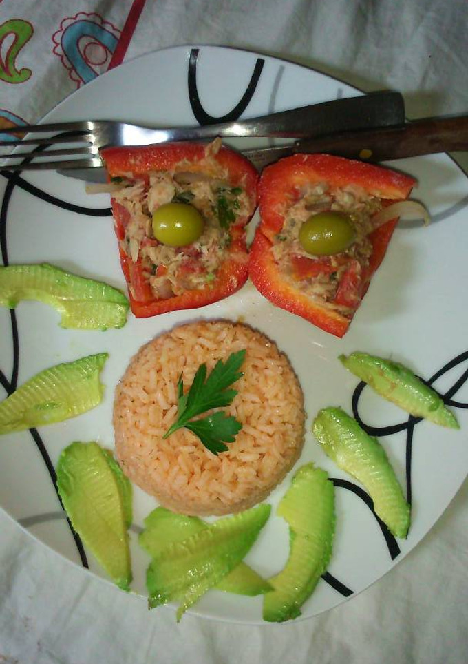 Una foto de Pimiento Morrón Relleno de Ceviche de Atún