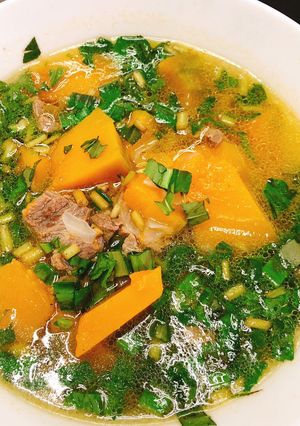 Hình của món Canh bí đỏ thịt bò.