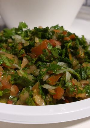 A picture of Lebanese tabboule.