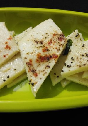 A picture of Khatta Dhokla.