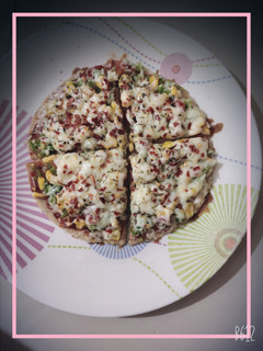पिज़्ज़ा बिना ओवन बिना मैदा (Pizza bina oven bina maida recipe in Hindi) रेसिपी मुख्य फोटो