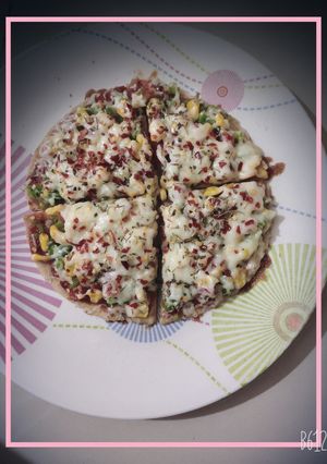 पिज़्ज़ा बिना ओवन बिना मैदा (Pizza bina oven bina maida recipe in Hindi) रेसिपी मुख्य फोटो