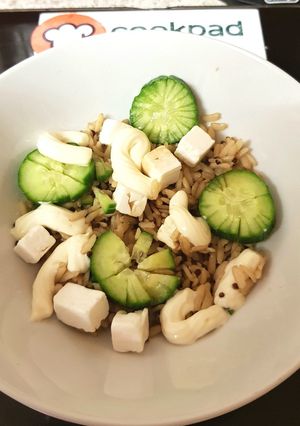 A picture of My Wholemeal rice + Quinoa Cheese Salad. 🙄.