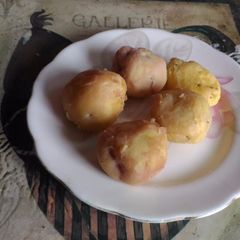 A picture of How to boil potato in microwave.
