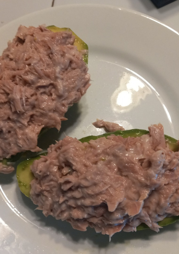 Una foto de Palta Rellena Con Atún