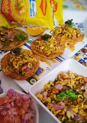 मैगी भेल पूरी (maggi bhel puri recipe in Hindi) रेसिपी मुख्य फोटो