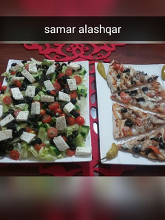 صورة لوصفة بيتزا دايت وسلطه يونانيه