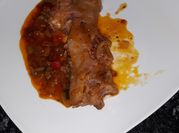 Una foto de hervir pies de cerdo