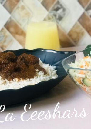 A picture of White rice,stew and simple salad.