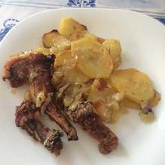 Una foto de Conejo al horno estilo monte