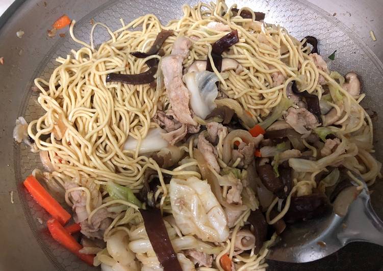 沙茶肉絲炒麵