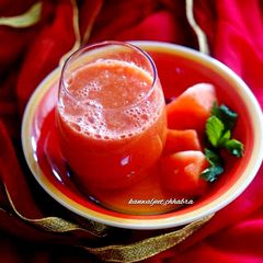 A picture of Grilled watermelon mint julep.