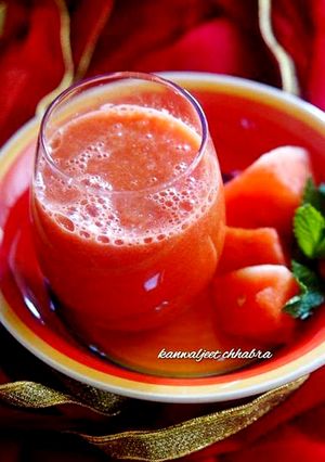 A picture of Grilled watermelon mint julep.