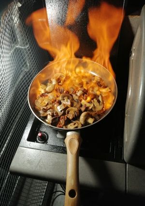 Φωτογραφία της συνταγής Τηγανιά μανιταριών με λιαστή ντομάτα και σως φέτας