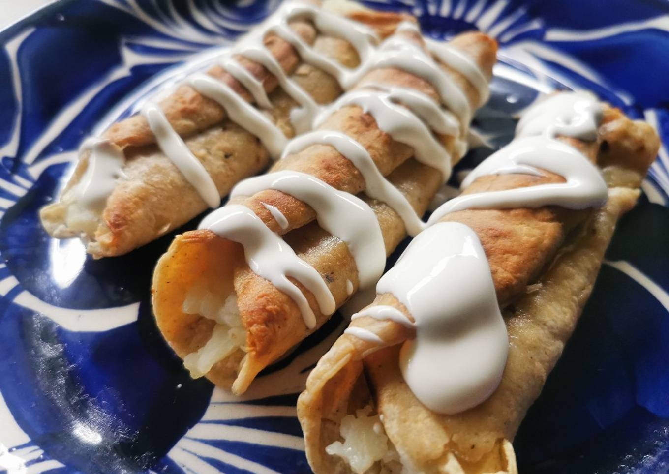 Taquitos de papa con atún