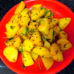 A picture of Jeera dhaniya aloo/potato.