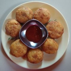 A picture of Suji kachori.