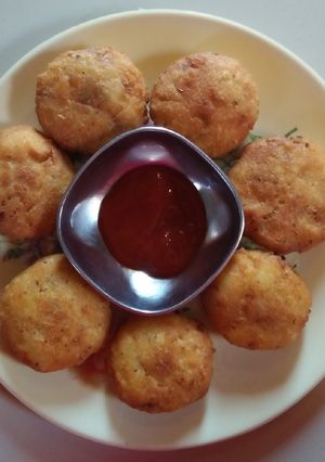 A picture of Suji kachori.