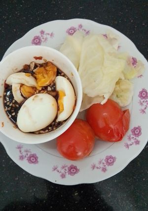 Hình của món Rau luộc và trứng luộc.