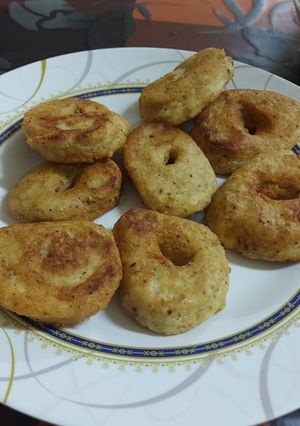 A picture of Urad daal vada.