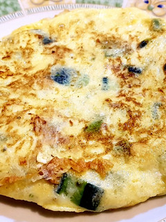 Una foto de Tortilla de calabacín y queso