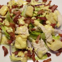 A picture of Lemon chicken salad, crispy pancetta & my zingy salad dressing.