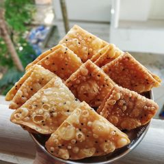 A picture of Ajwain Kalonji Ki Nimki!!.
