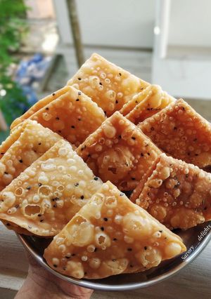 A picture of Ajwain Kalonji Ki Nimki!!.