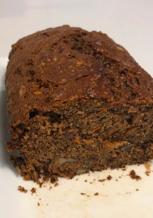 Una foto de Banana-carrot cake