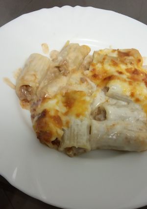 Una foto de Macarrones gigantes rellenos