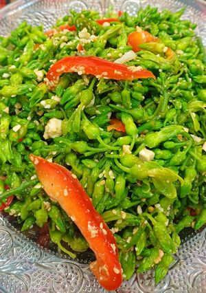 Hình của món Gỏi hoa thiên lý.